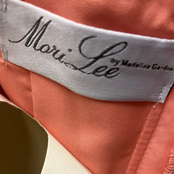 Mari Lee grad/bridesmaid/special occasion dress beautiful coral color wore once. - Picture 4 of 4